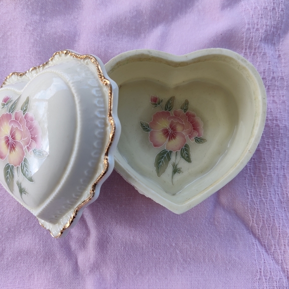 Vintage Heritage House Love Me Tender Box - Picture 4 of 7